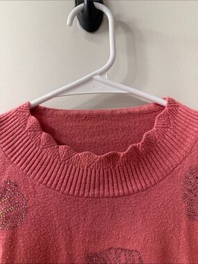 Women’s Scalloped Crew Neck Sweater in Coral Pink